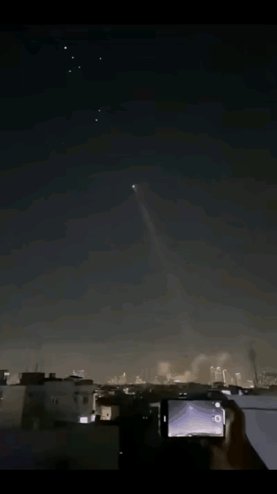 集束弹药天女散花，铁穹都不知道该拦哪一个了。

本次伊以冲突中，伊朗的导弹发生了