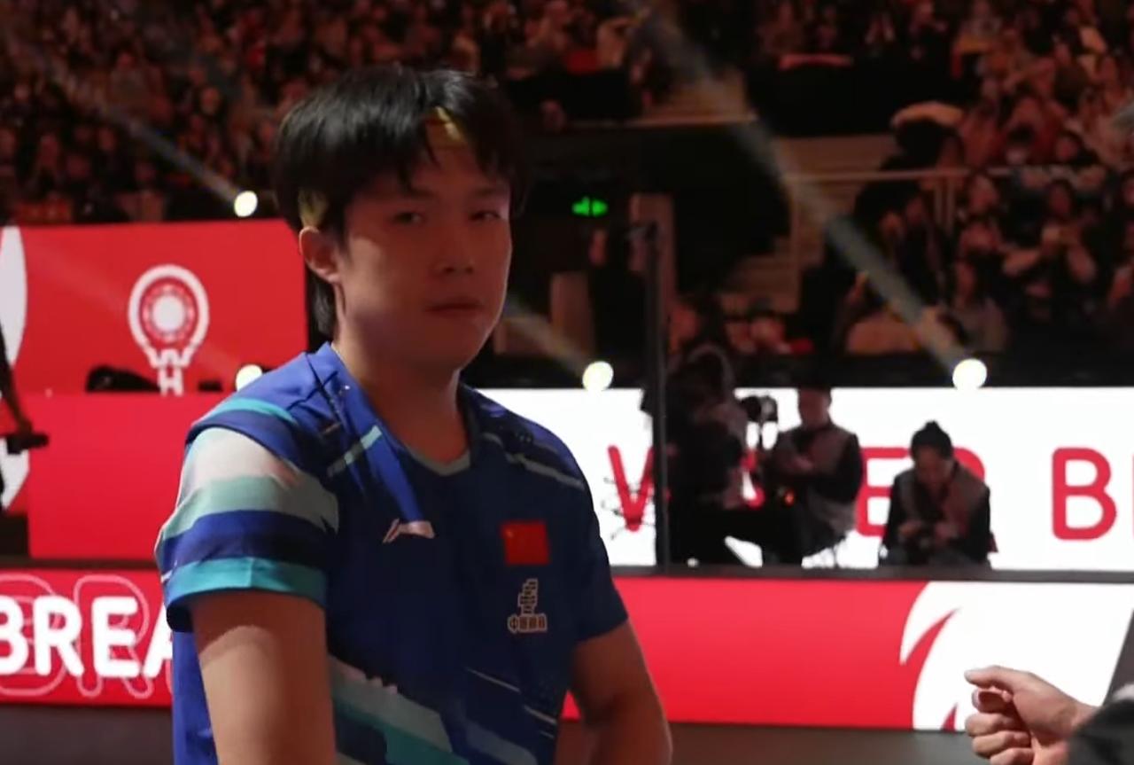 王楚钦为何爆冷输掉了第一局？

王楚钦发球，
弗朗西斯科就是拧拉，
角度就是反手