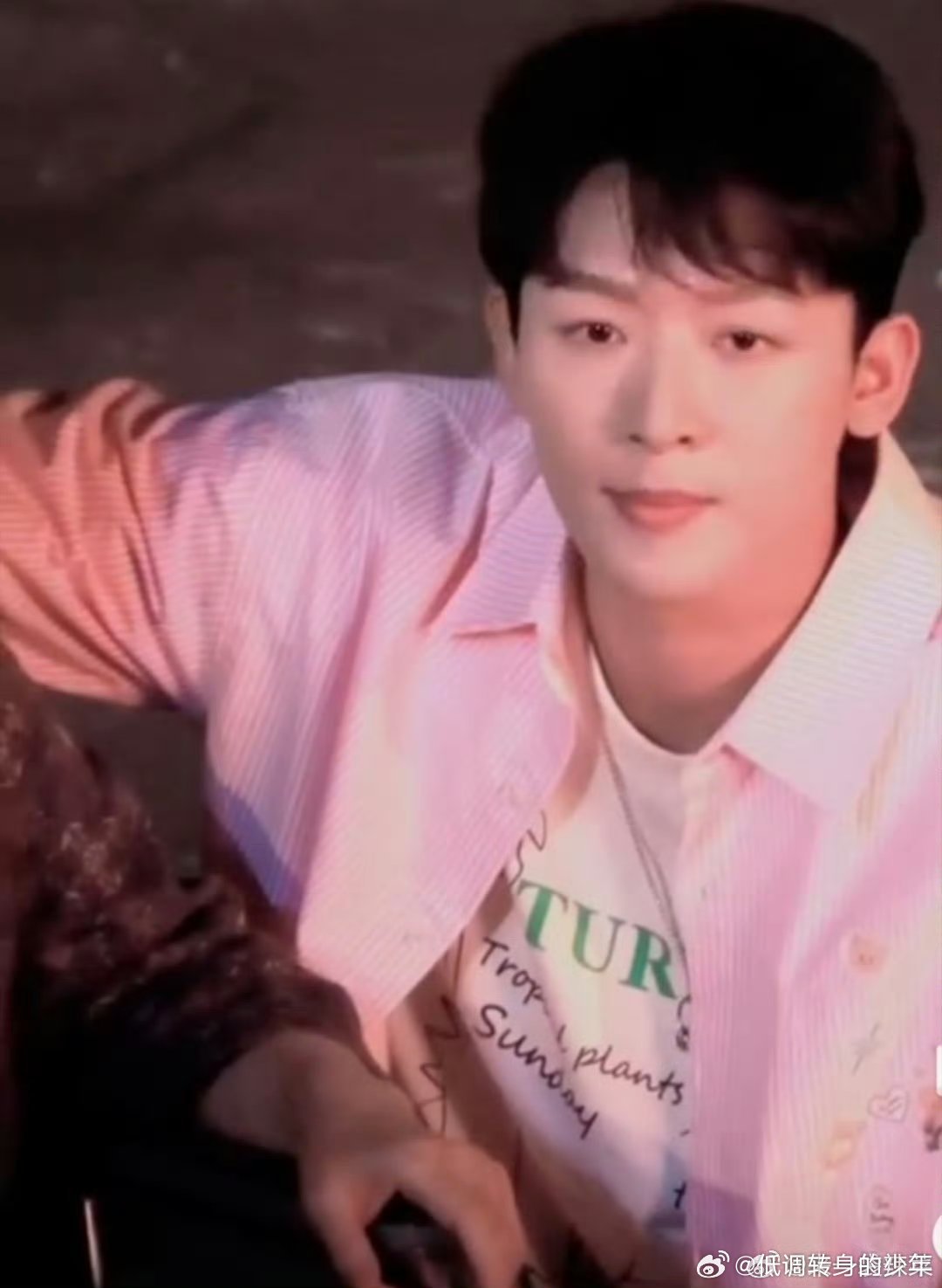 张晚意但愿人长久张晚意《但愿人长久》孙竟成路透，每个造型都很清新，孙景成是个眼底