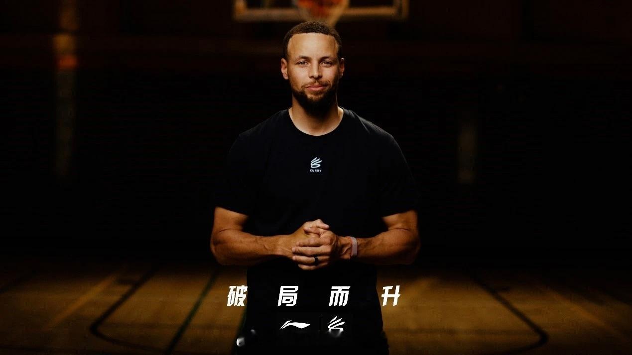 库里从 UA 转投李宁了。库里签约李宁