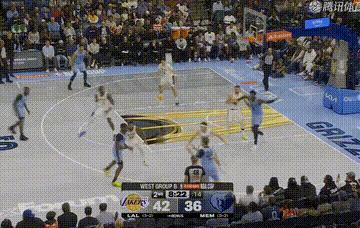 帅啊！湖人包夹抢断JJJ，艾顿稳稳勾手打进湖人vs灰熊 ​​​