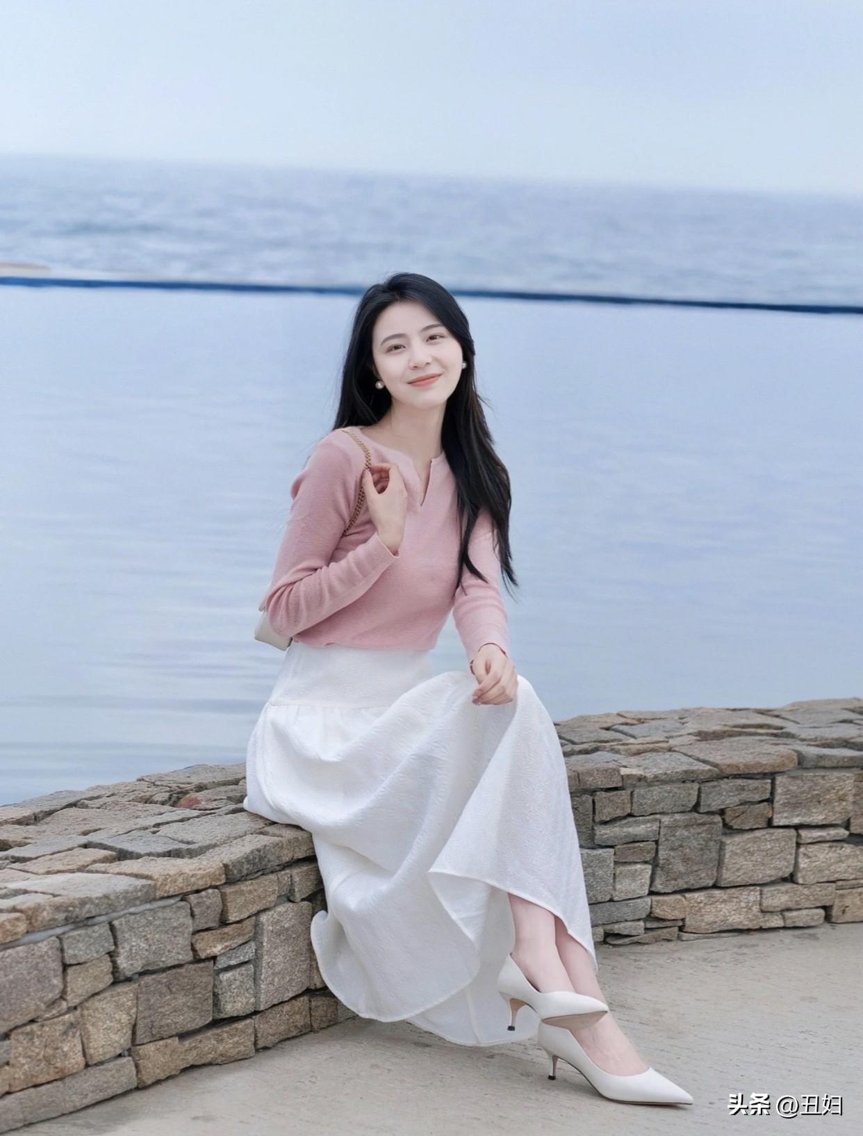 漂亮有漂亮的耀眼，朴实有朴实的惬意，女人随心选就好。