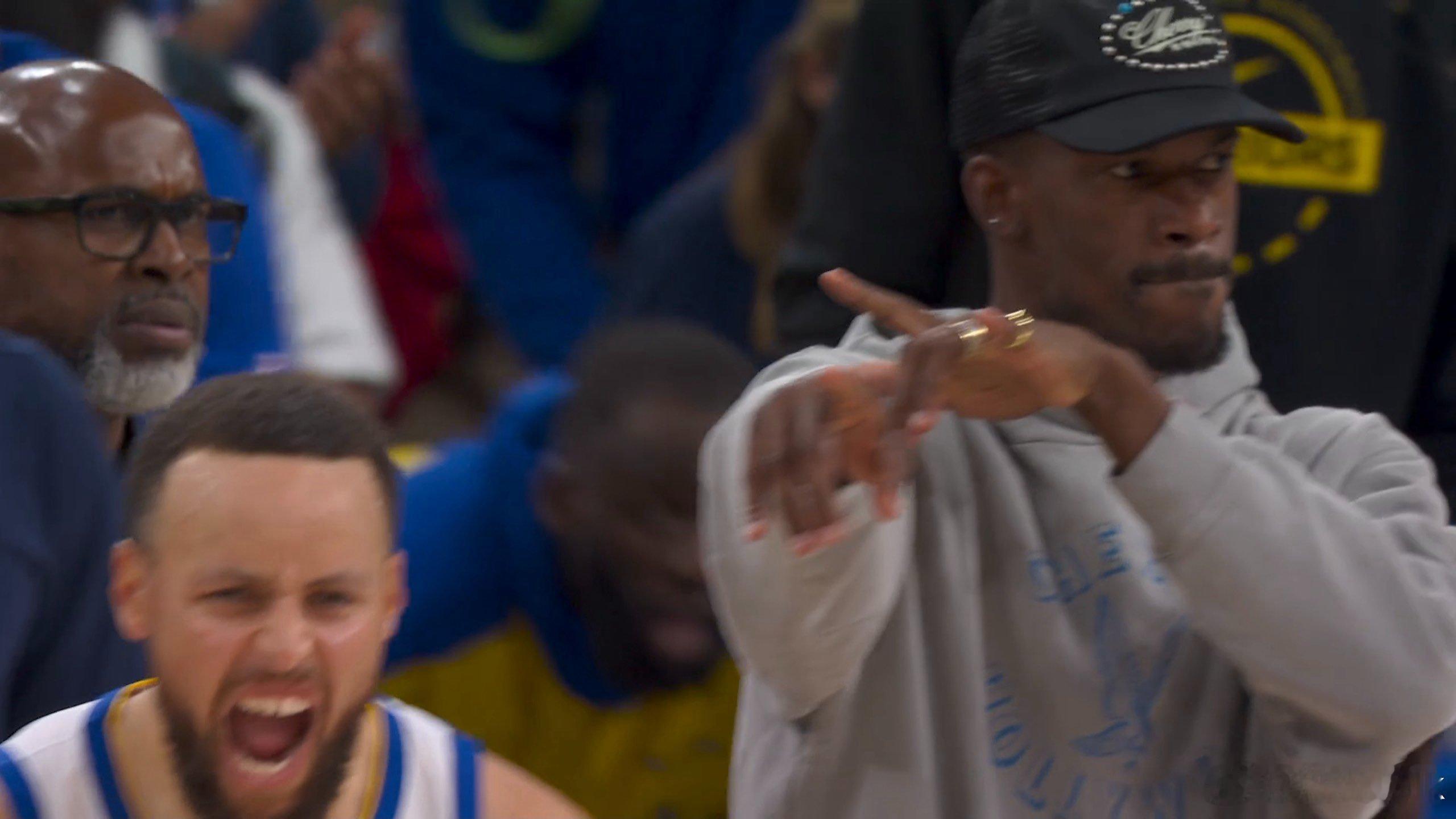 给巴特勒看开心了，不用上场打球还能赢球的感觉真好哈哈勇士vs快船勇士战胜快船