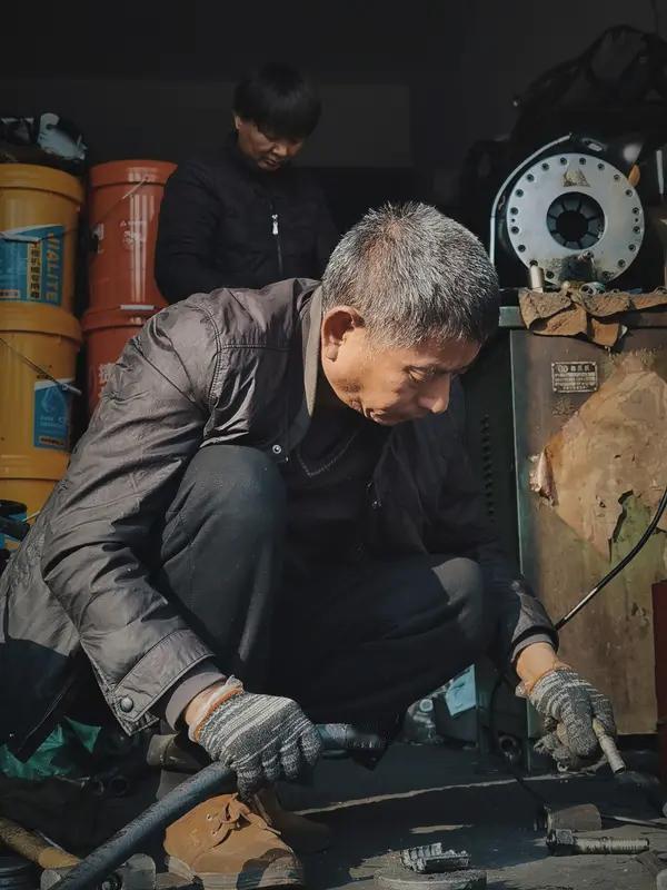 60岁的浙江王师傅真是经历了一场生死危机。12月18日，他被剧烈腹痛惊醒，跑了4