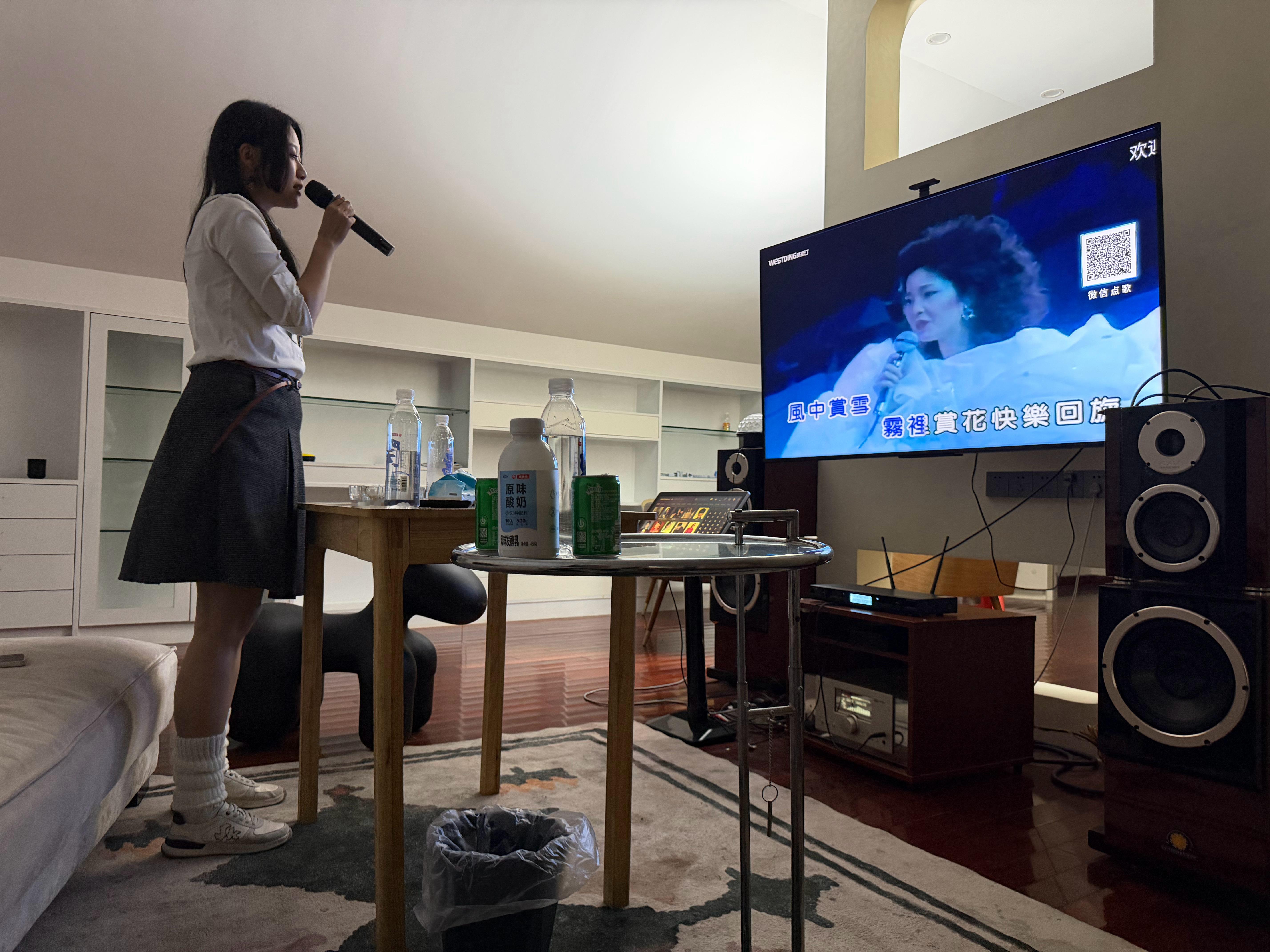 今天表妹喝多了，她说了一句：新年快乐随后送我了一首，梁静茹《夜夜夜夜》 