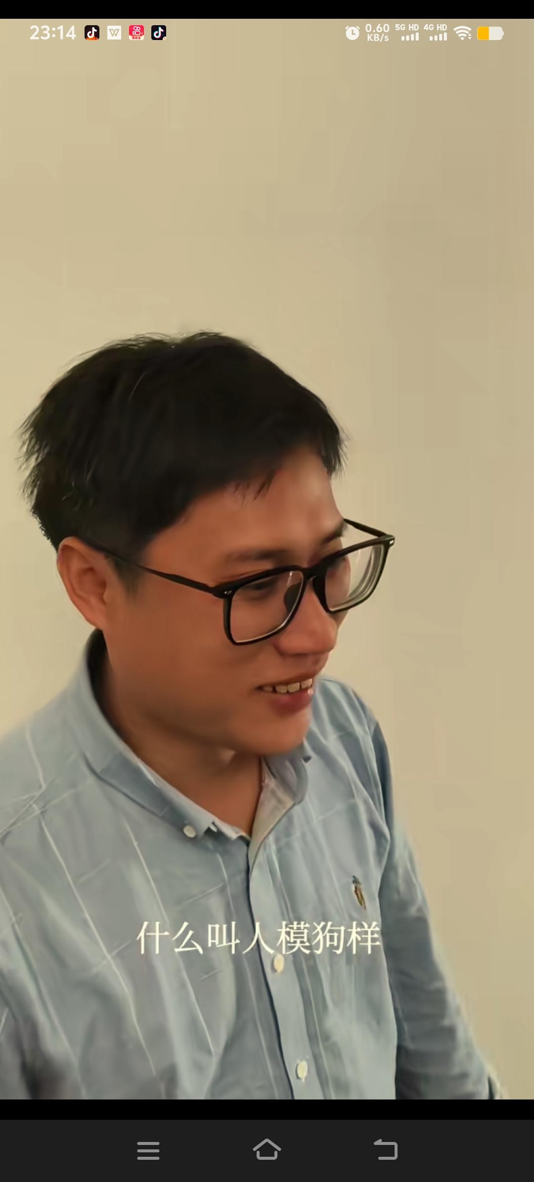 今天梁志辉的姐姐化了个淡妆，这两兄弟又是调侃又是打趣。志辉说：“姐姐，你今天打扮