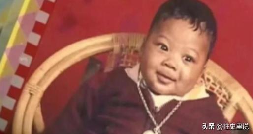 2000年8月，上海老太，在买菜的路上，捡到一名弃婴，儿女们一致反对！然而，老太