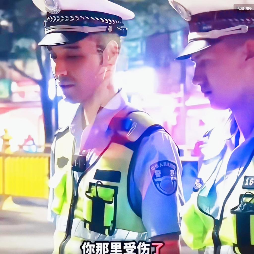 交警查酒驾遇“心伤”司机！一颗薄荷糖的温柔，比罚单更有力量！
 
谁能想到查酒驾
