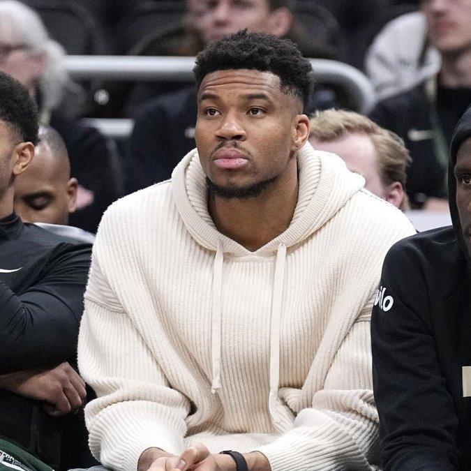 🇺🇸美媒 CP：“密尔沃基雄鹿队已经向扬尼斯-阿德托昆博明确表示，让他缺席本