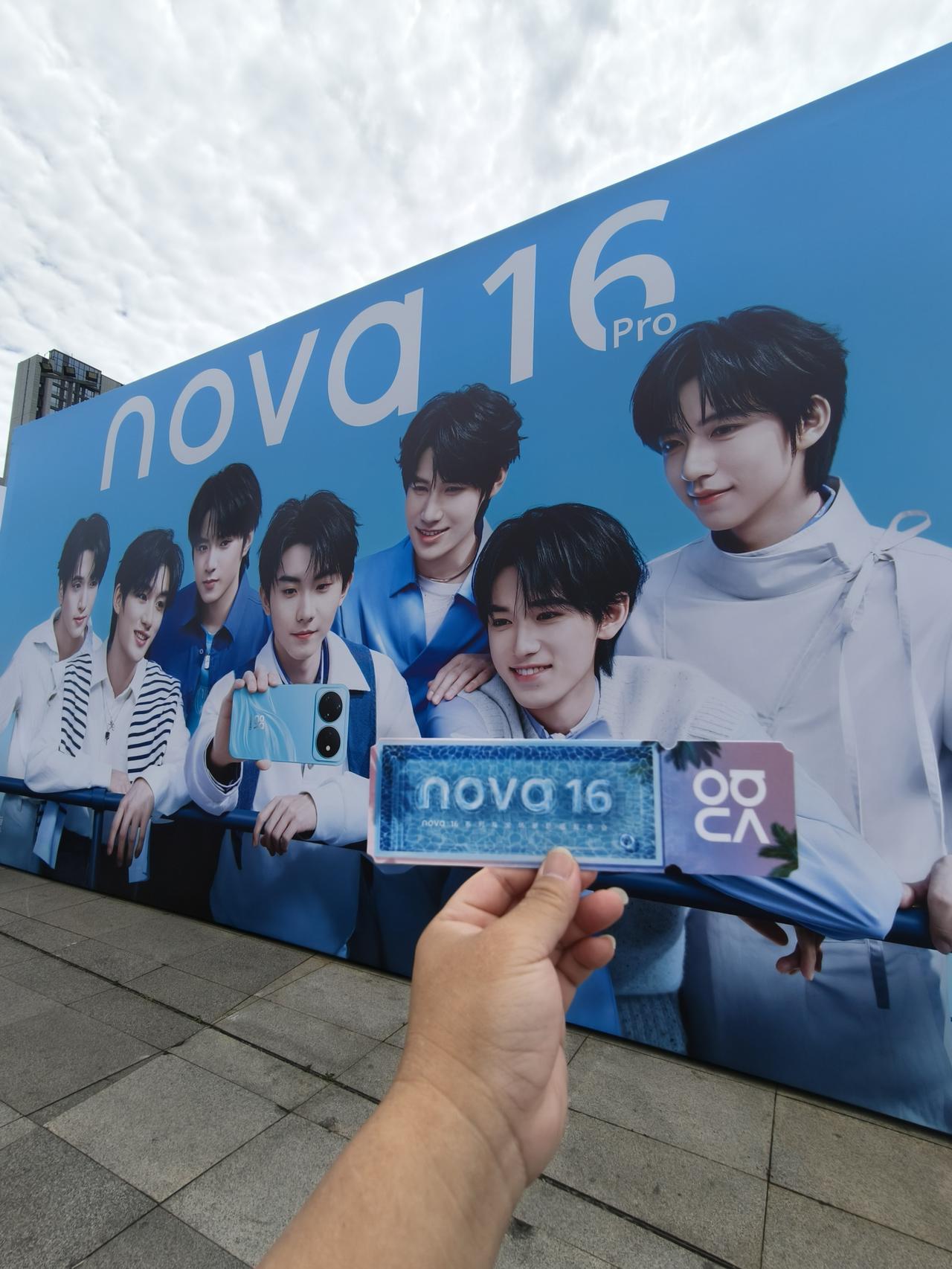 ​nova系列十周年，抵达nova 16发布会现场，时代少年团这人气实在太顶了！