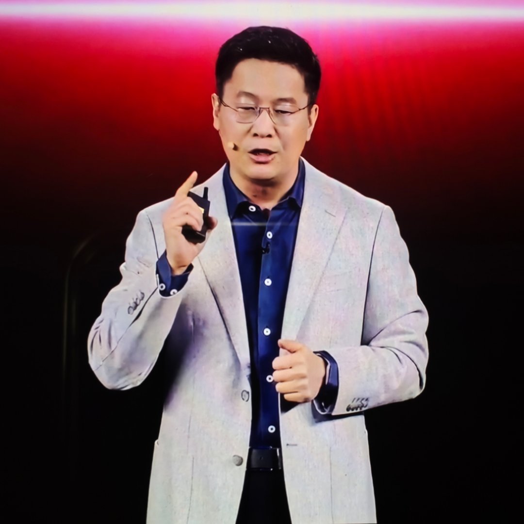 王腾不在，卢伟冰讲到口渴。 ​​​