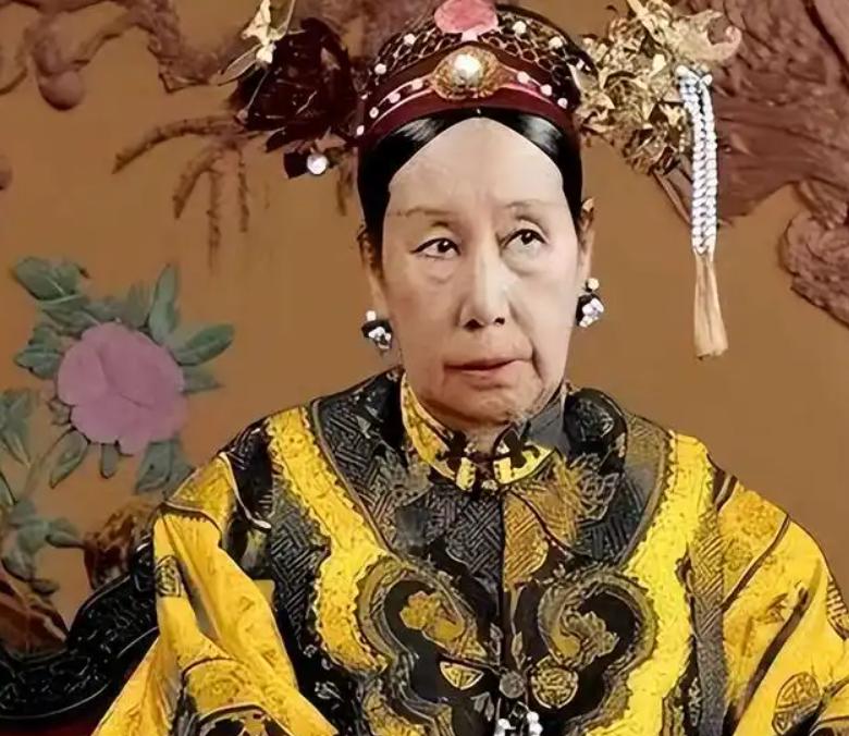 慈禧太后为什么30年不照镜子？侍女无意发现的秘密让人毛骨悚然
慈禧这个女人有个怪