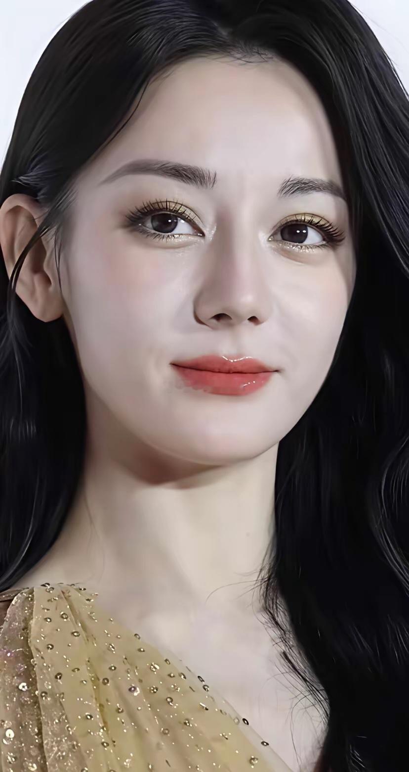 真美女的底妆有多绝！？迪丽热巴：身材火辣，线条紧致，曲线优越，又欲又飒，这谁顶得