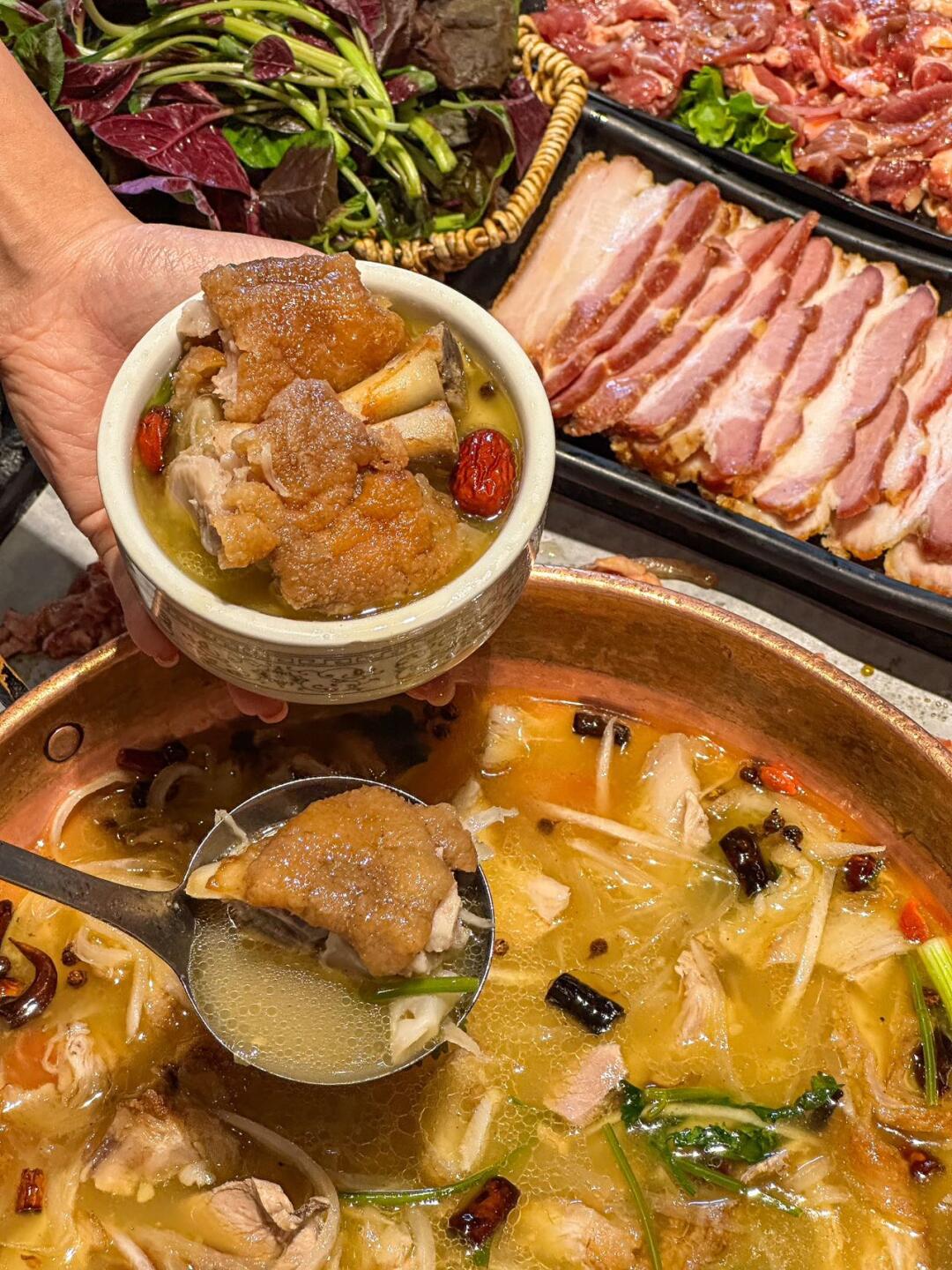在束河古镇！确实是数一数二好吃的！