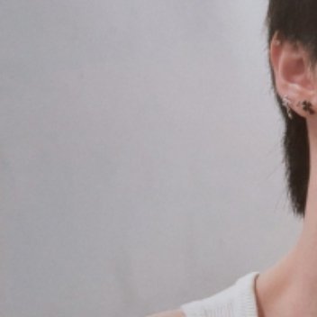 善良是一盏心灯，照亮人们前进的脚步，善良是一片绿州，装点生命的诗行，善良是人生最