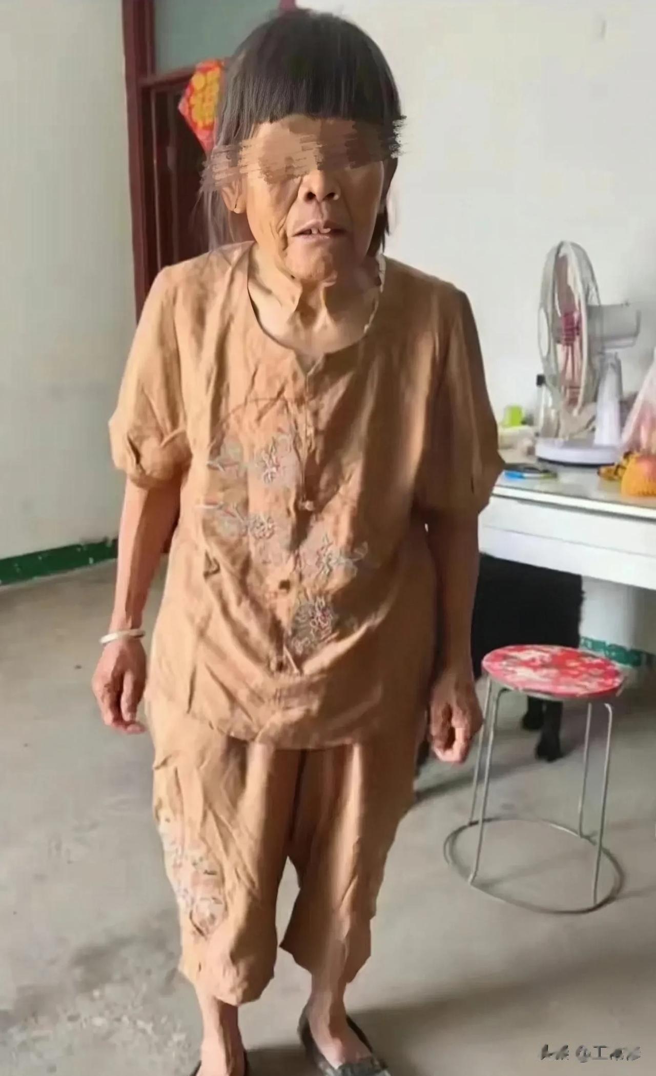 尽管10天过去了，安徽母亲患病喝农药自尽的视频，依然在网络热传，最后那刻，她给儿