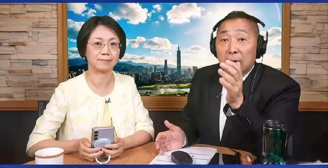 唐湘龙: 我是一个在台湾出生的中国人，我爱台湾，我也爱这片土地。但是我同样看到今