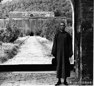 股市有风险，入市需谨慎；这后面应该还有一句话叫做:山穷水尽疑无路，柳暗花明又一村