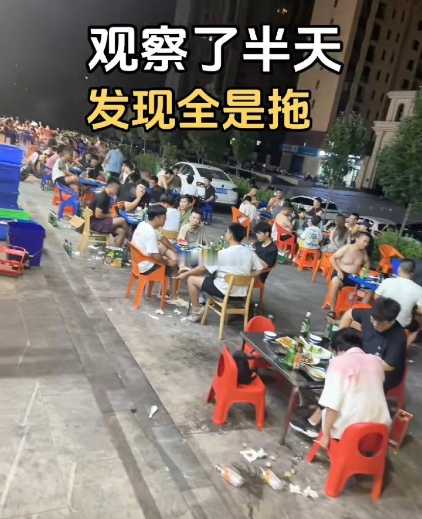 天呐，一个烧烤店请这么托招揽生意，你去吃一顿给你40元，又白吃还有钱赚，这真是个