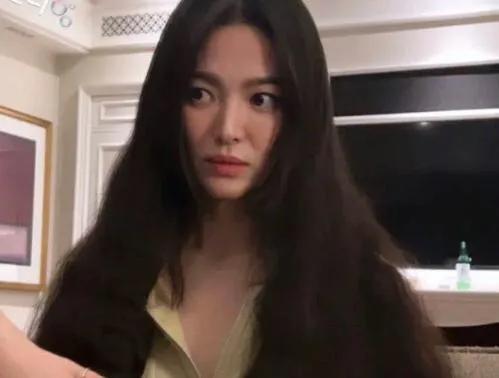 宋慧乔不仅颜值高，发量更是惊人，这是每个女人都梦寐以求的吧？