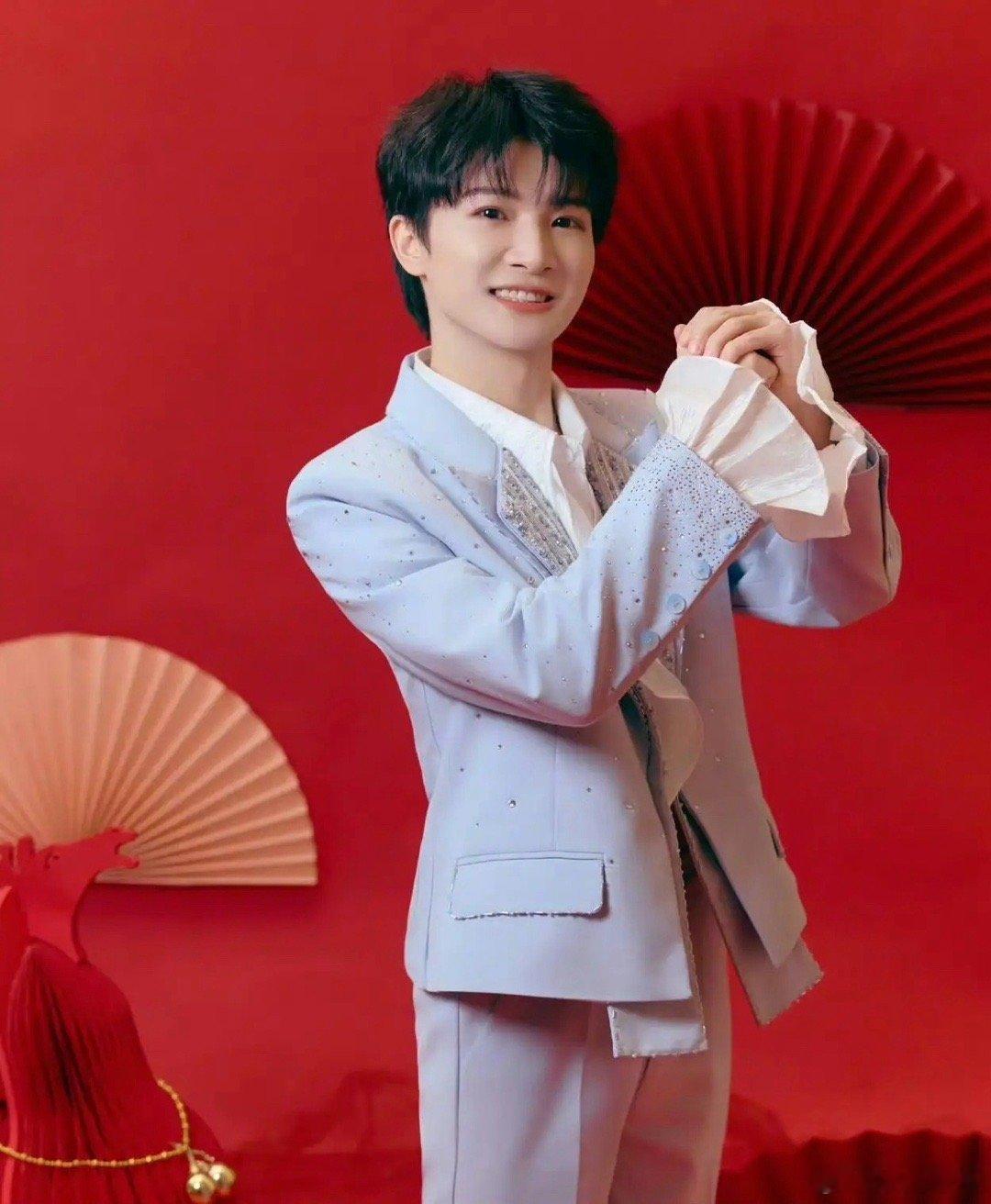 周深，太会了！近日，深深发了首新歌，让人意外的是，他一开口，很多网友就流泪了。这