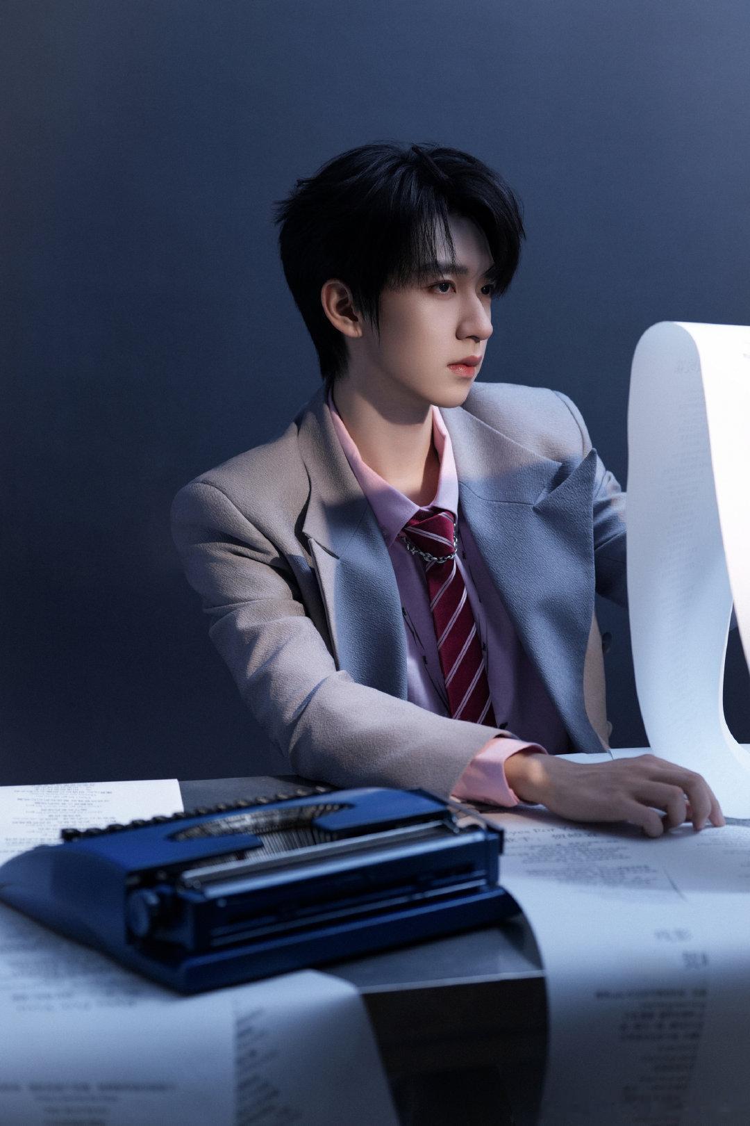 贺峻霖贺峻霖 二代唯一all绿୧⍤⃝🔔贺峻霖2026星光赴路皆坦途残影-时代少