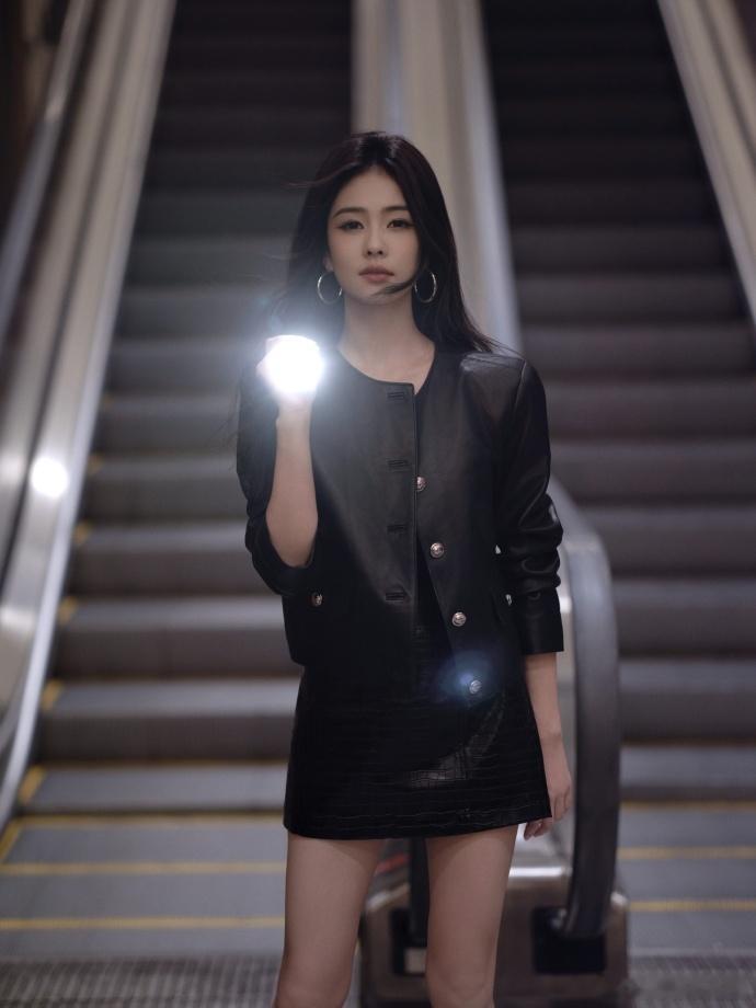 #来看娱乐[超话]##白鹿冷萃摩登穿搭look##白鹿摩登风# 啊啊啊！我不允许