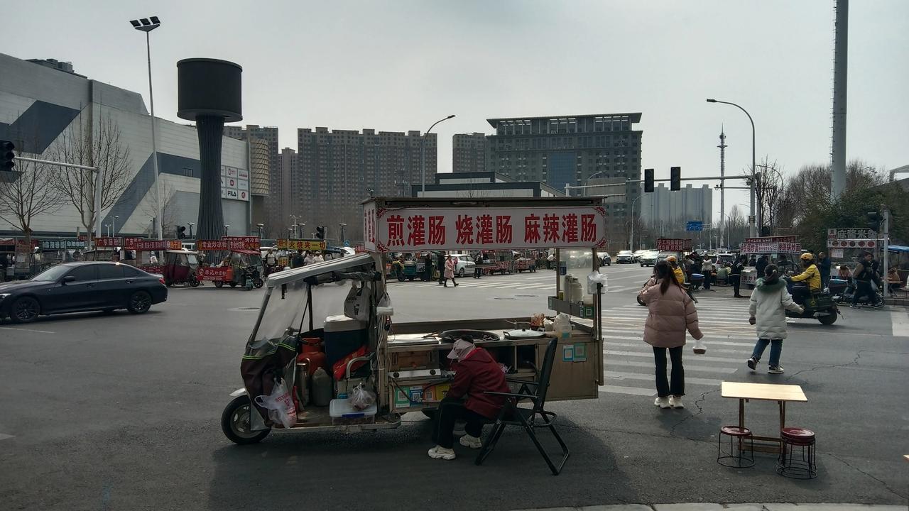 晒图笔记大赛郑州街头，摆摊的商贩，满满的人间烟火。