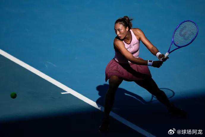 在北京时间7月29日结束的WTA500华盛顿站女单首轮1场焦点战中，中国金花郑钦