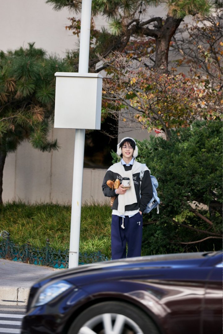 许栋铭纯正晋江白月光味  真的是忍不住感叹一下许栋铭纯正晋江白月光味，笑起来的时