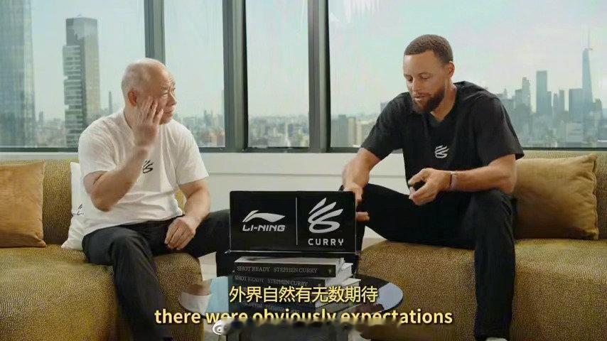 李宁库里传奇对谈 两位传奇终于同框了！李宁先生和库里这次深度对谈，聊体育精神、奥