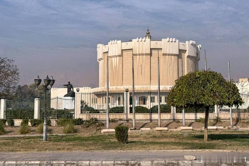 【叙利亚大马士革国家博物馆遭盗，多座古罗马雕像被窃】 叙利亚文物部门两名官员透露