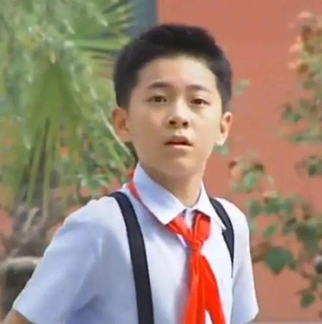 他居然，是女的？

老公果然还是女的好啊。
《快乐星球4》的这个主演小男孩儿还有
