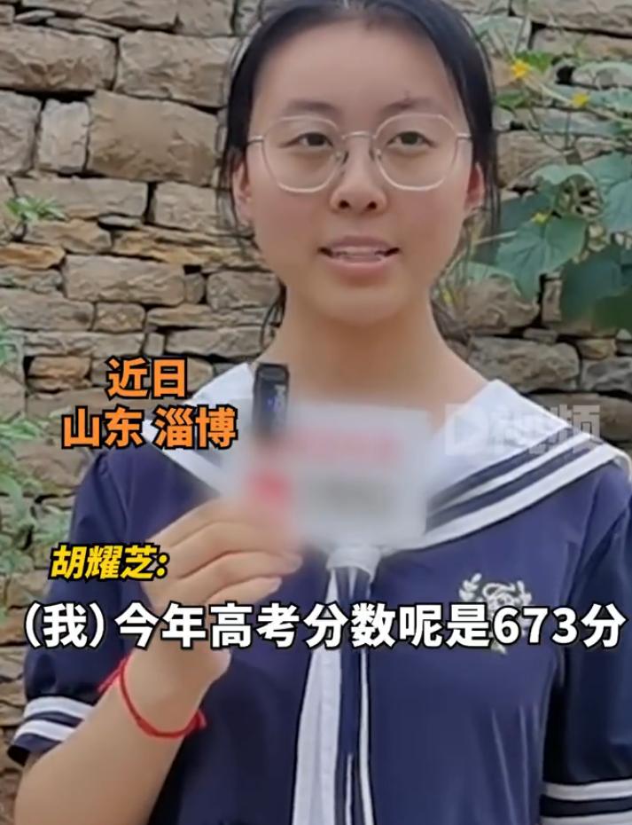 【：努力让家人有自由选择的权利】近日，山东淄博。山村女孩胡耀芝初三那年爸爸去世，