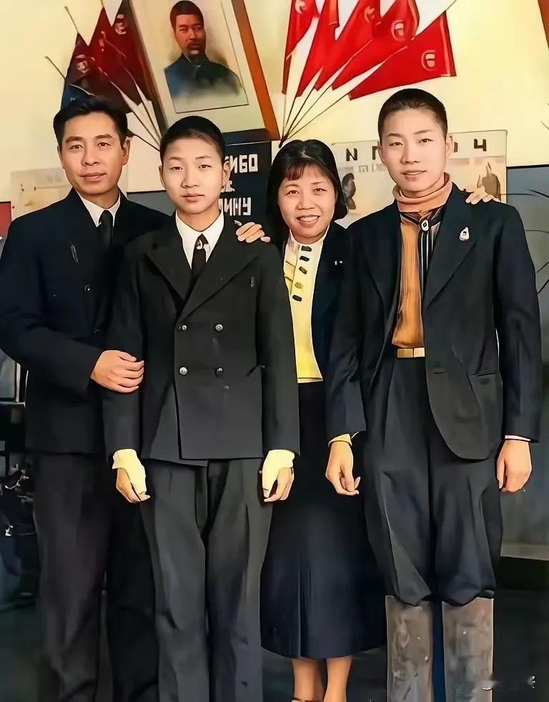 1939年，周总理骑马导致意外骨折。组织安排他到莫斯科疗伤。期间，他抽空看望在当