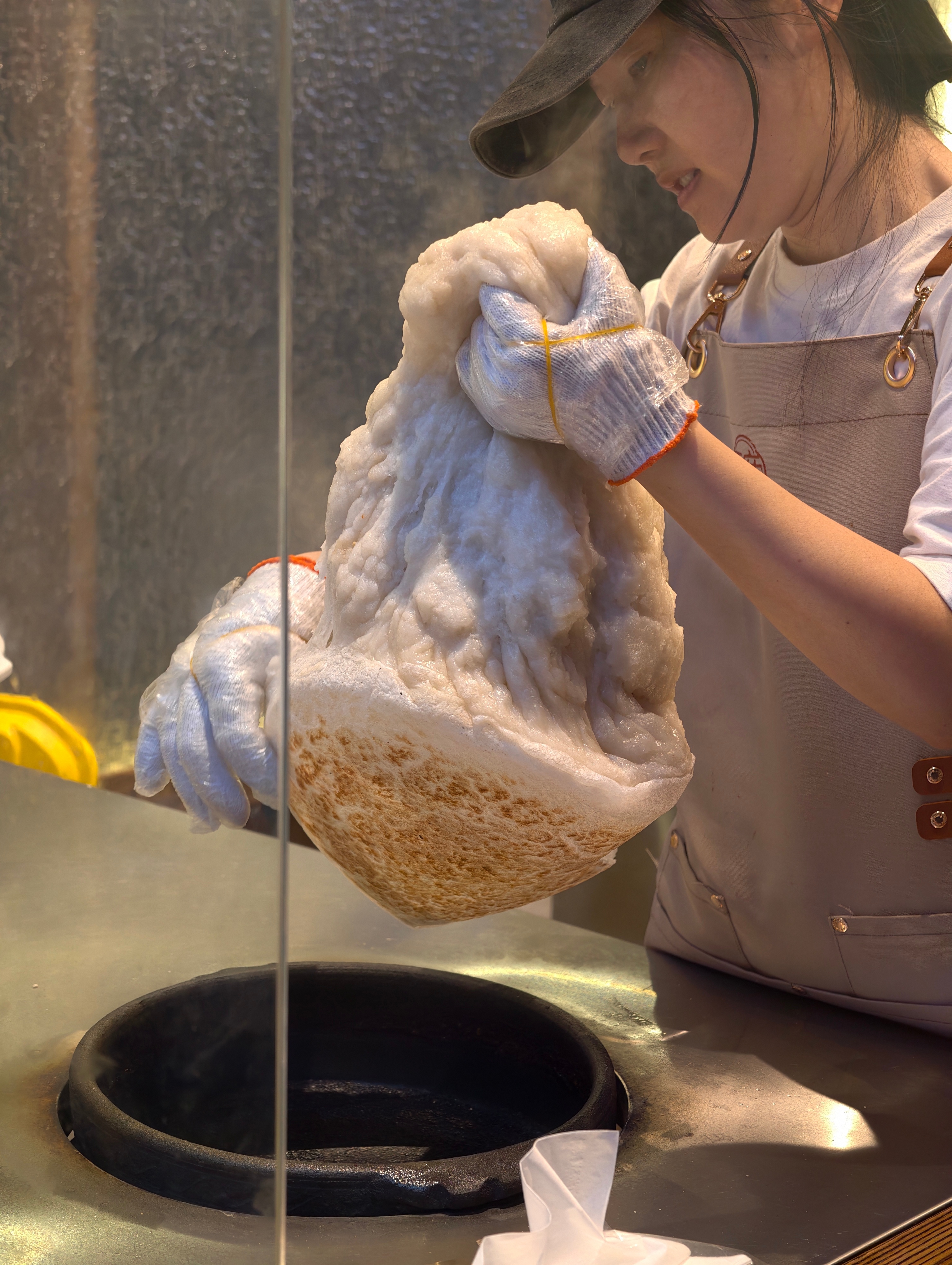 最近迷上了这个锅巴糍粑可惜不能外卖看这层锅巴揭下来的时候太舒服了 