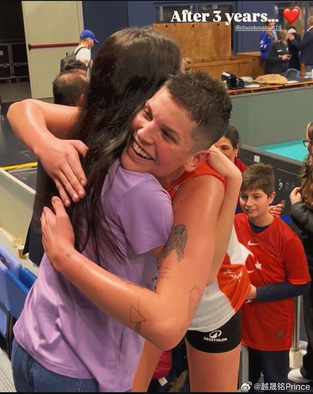 来自诺瓦拉时期的埃布拉尔·卡拉库尔特的意大利粉丝：“我时隔三年再次来到这里是为了