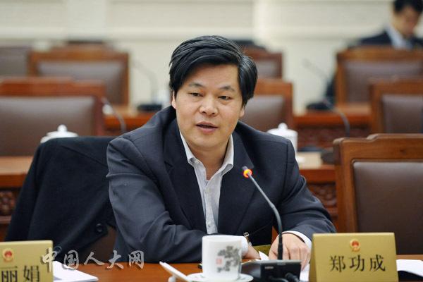 养老保险要雪中送炭，不能只给高收入群体锦上添花！
 郑功成教授这句话，戳中了基本