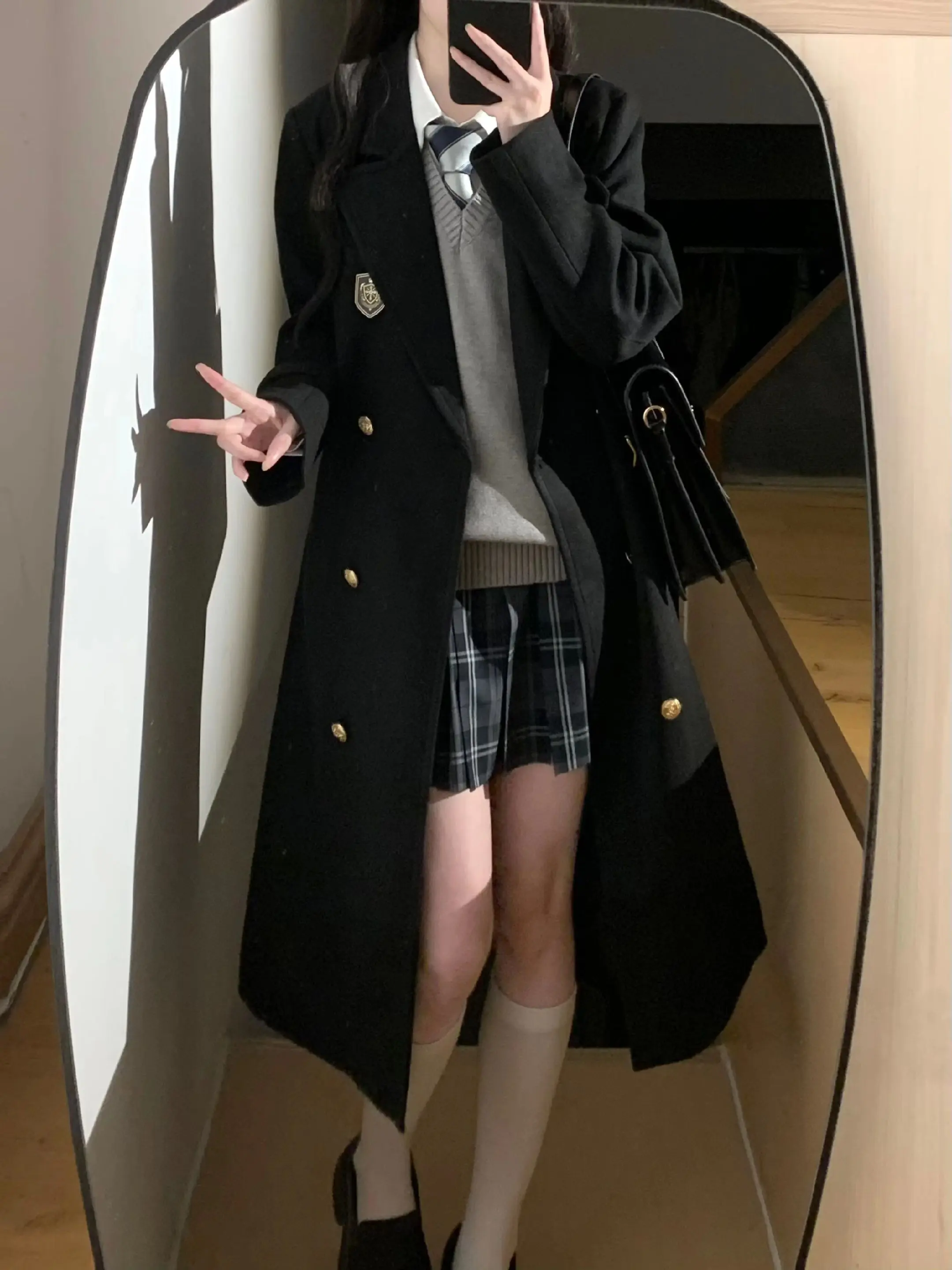 大衣还是西服。