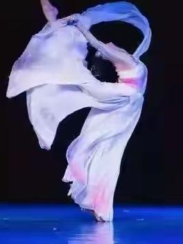 芭蕾舞起源于15世纪的意大利文艺复兴时期，
由宫廷舞蹈老师多梅尼科·达·皮亚琴察