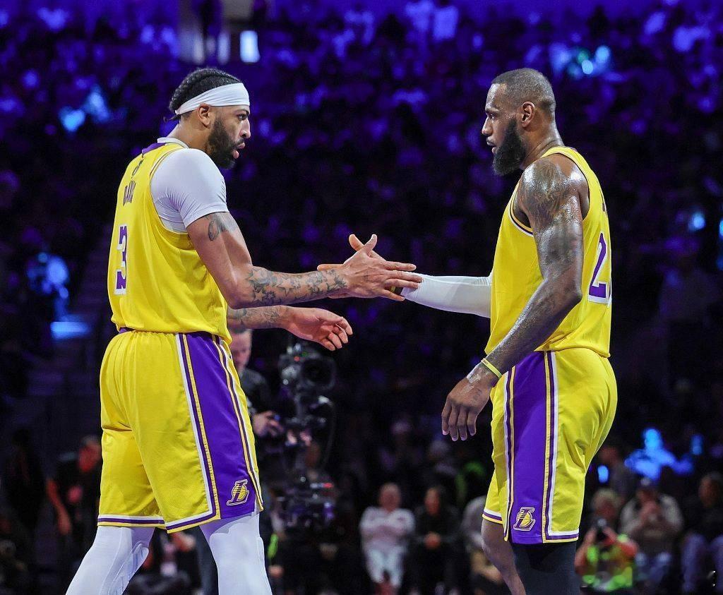 #nba# 北京时间4月15日，NBA常规赛迎来收官战，鹈鹕主场对阵湖人。这是一