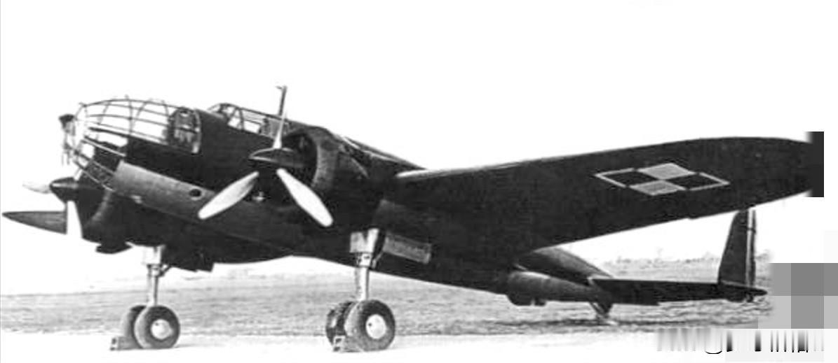 1939年战争爆发的时候，华沙空军拥有自己的双发中型轰炸机。

准确的说，当时华