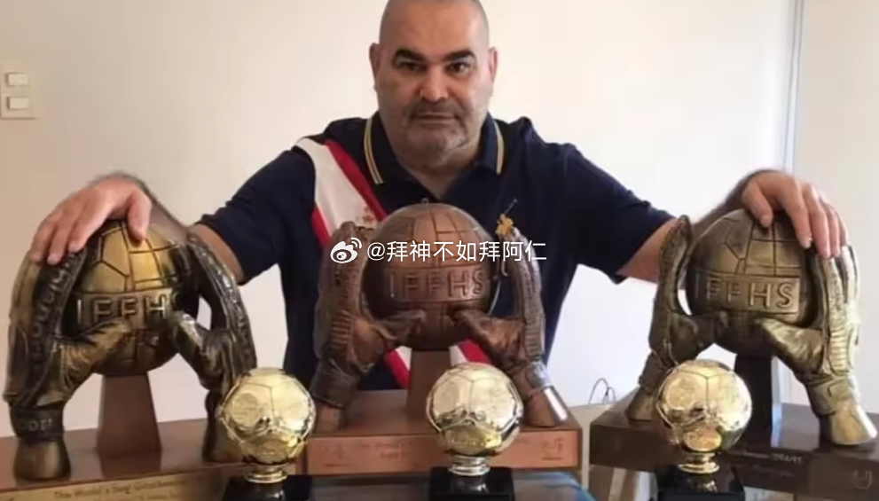 巴拉圭与澳大利亚战成平局之后，巴拉圭传奇门将奇拉维特再次公开批评了主教练阿尔法罗