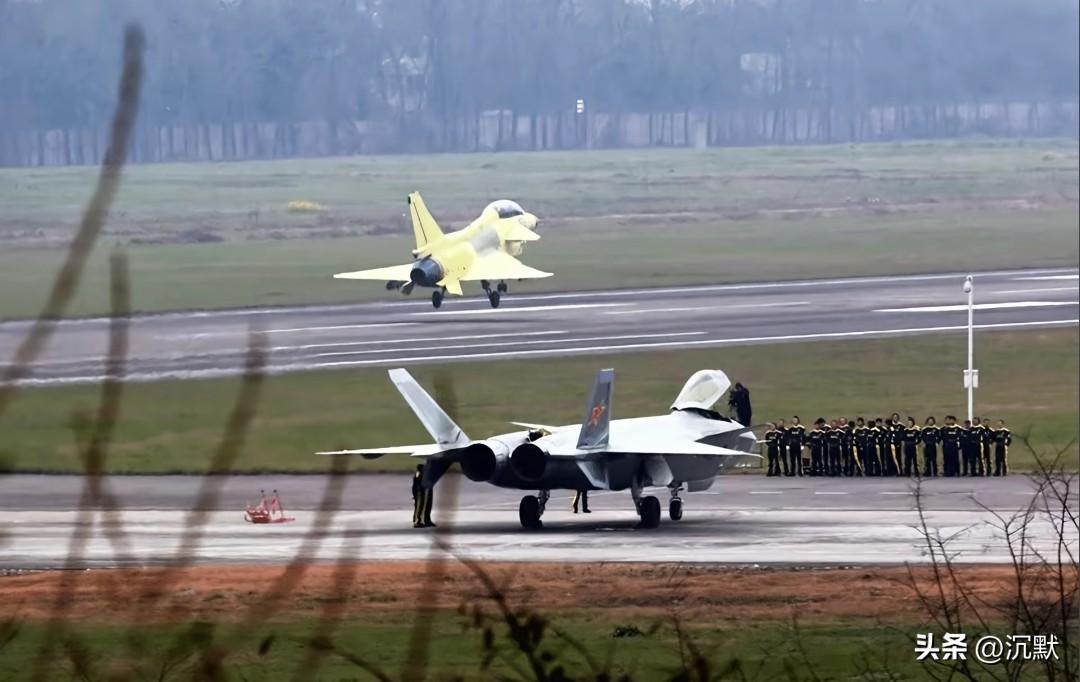 【一张具有历史意义的照片——中国人向世界宣告有了自己的隐身战斗机（2011年1月