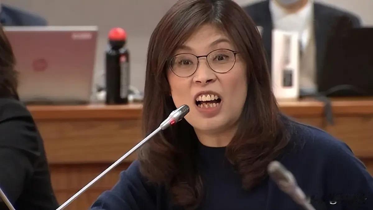 针对统一台湾的问题，台湾方面一看大陆实力整体碾压他们，降低了“武力保台”调门。