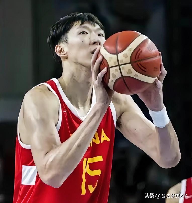 明眼人都看出来了，
周琦的罚球不好，
不是因为腰伤和腰伤，而是因为
他练的不够！