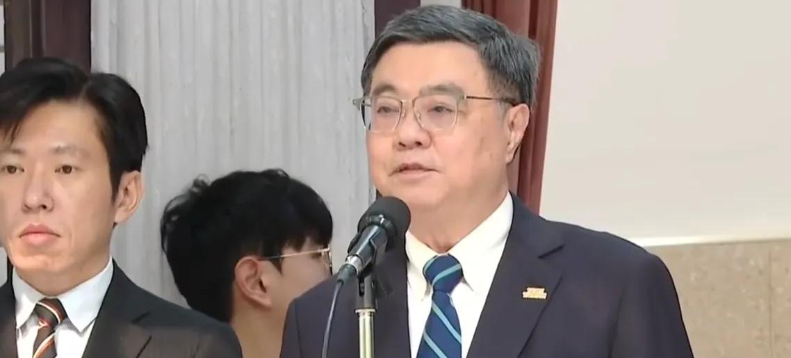 台湾地区行政机构负责人桌荣泰今天上午对国民党主席郑丽文访问大陆一事嚣张妄言叫嚣称