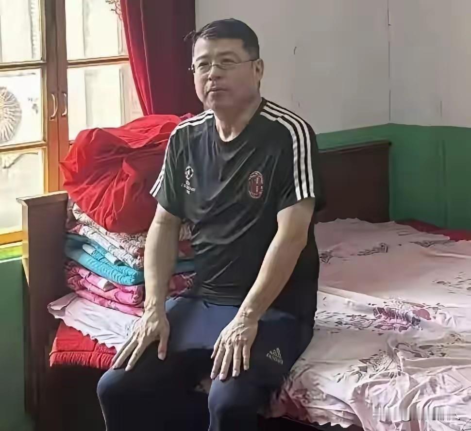 时代的狂潮确实能把人送入巅峰，退潮后，搁浅在沙滩的人群中也不乏名人，因无潮可弄，