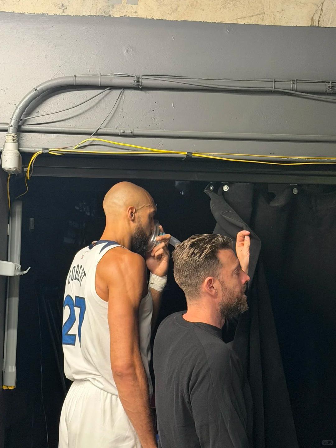 戈贝尔吸氧 丹佛高原果然是客场噩梦！森林狼G5输给掘金，戈贝尔直接被高反干到吸氧