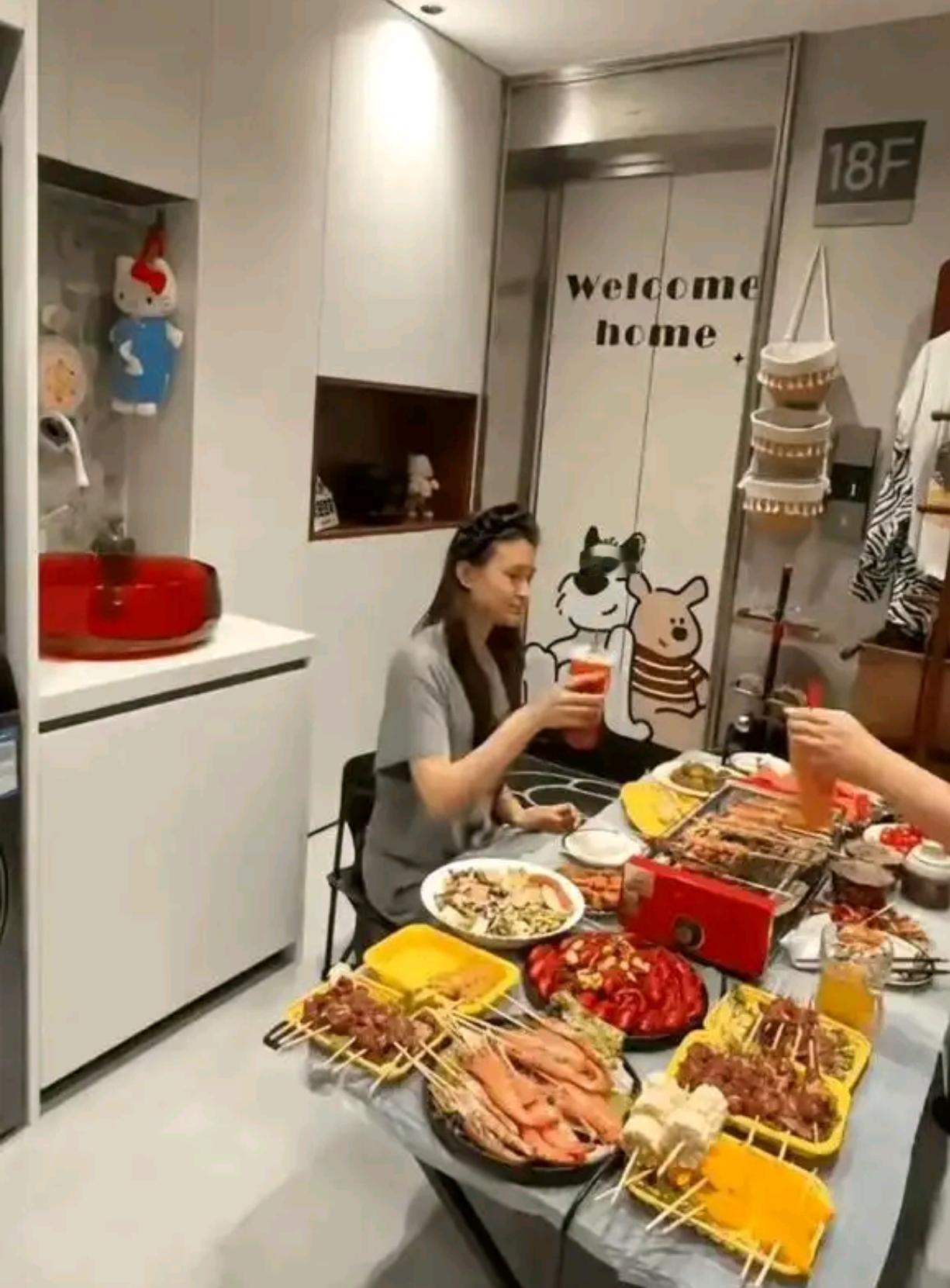 电梯一开就是家门，一梯一户太爽了 ​​​